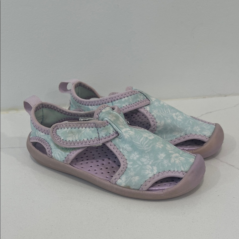 🦋5/10 Oshkosh Water shoes